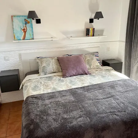 Near Yumbo 플라야 델 잉글스